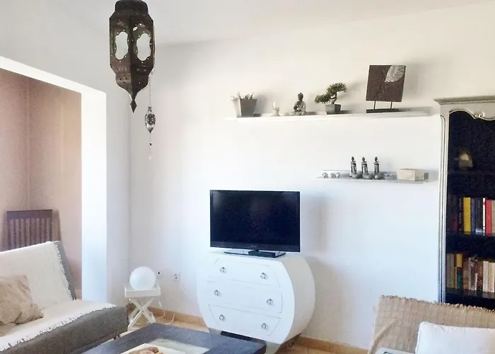 My Ocean !!! Breathtaking Location, Steps To The Ocean, Spacious Sea View, Fully Equipped And Well-furnished With Private Entrance And High-speed Fiber Optic Internet Apartment *